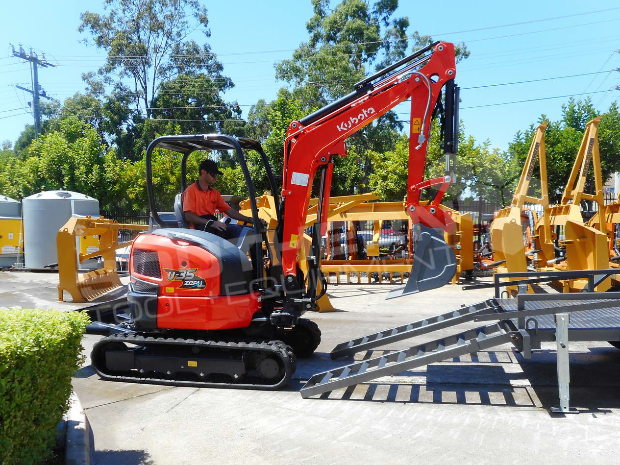 2142C Kubota U35 + 4.5T Trailer Southern Tool + Equipment Co. New